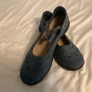 Earth woman shoes size 11 color blue